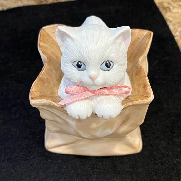 San Francisco Music Box Co. Ceramic Cat Figurine with Pink Bow Music Box - Picture 4 of 13